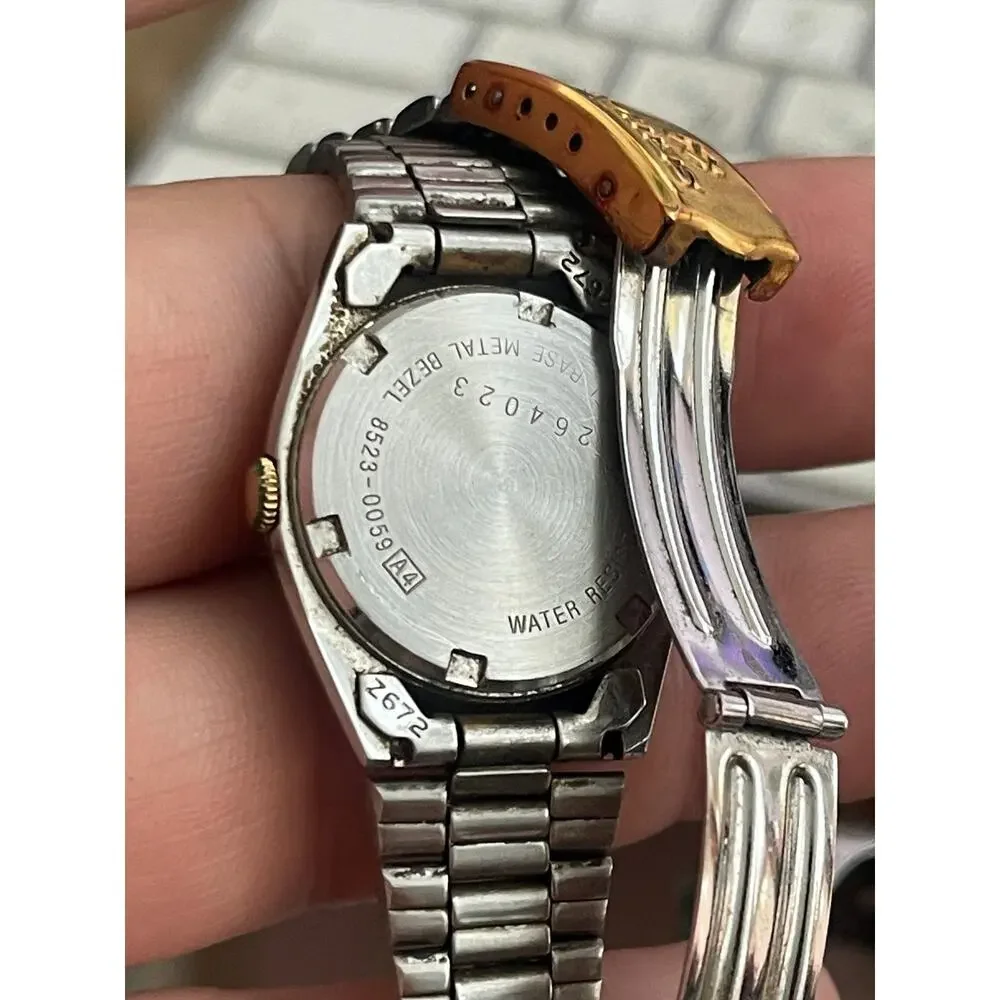 Seiko Women's Gold Tone Quartz Watch Day/Date Vintage 8523-0059 A4